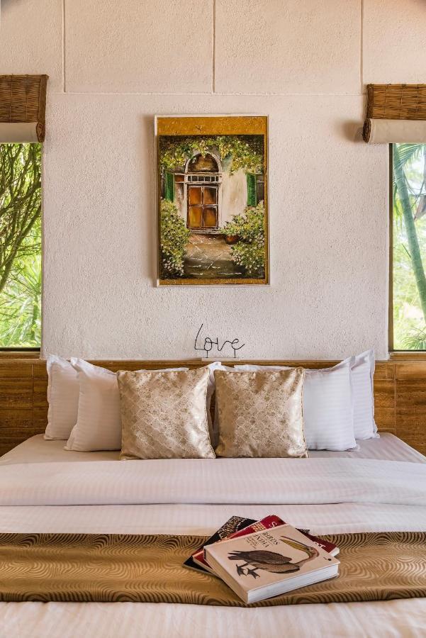 Saffronstays Shambhala Lakeside-Infinity Pool Villa In Pawna Malavli Exterior foto